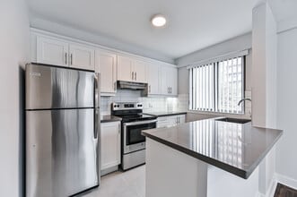 Building Photo - 224 St George St