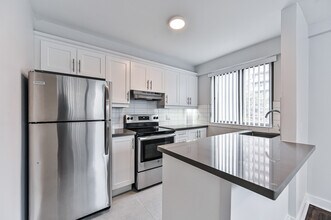 Building Photo - 224 St George St