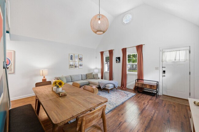 Foto del edificio - 2584 W 11th St