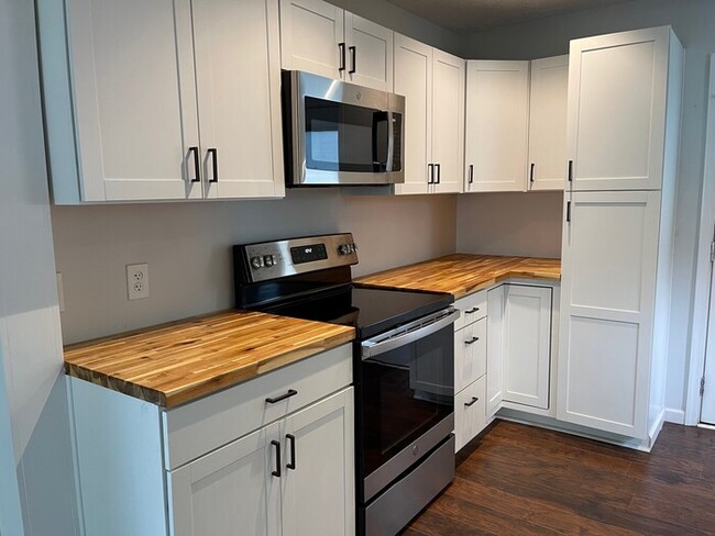 Building Photo - 4BD/1.5BA Single Family Home