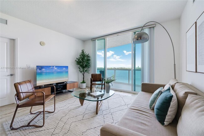 Building Photo - 7910 Harbor Island Dr