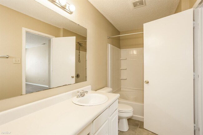 Foto del edificio - 3 br, 2.5 bath House - 14338 Black Farm Dr