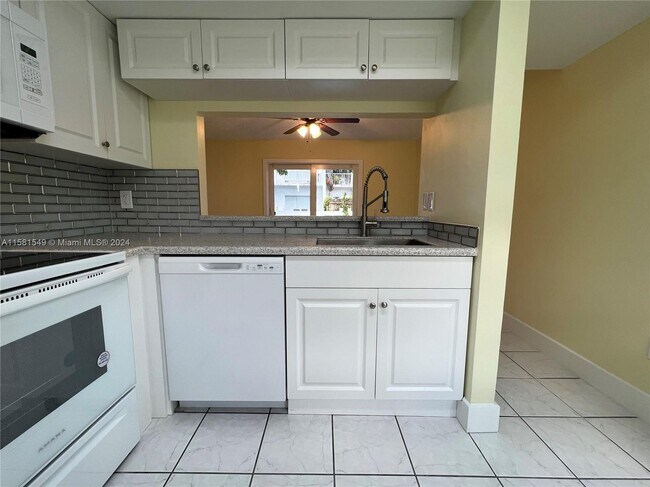 Building Photo - 20759 SW 83rd Ave