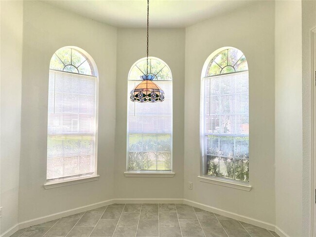 Foto del edificio - 8503 Lone Maple Dr