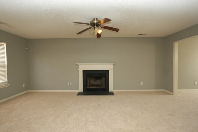 Foto del edificio - A large spacious home in Charlotte - Pet friendly
