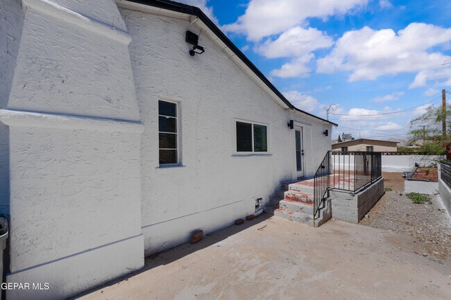 Foto del edificio - 3221 N Stanton St