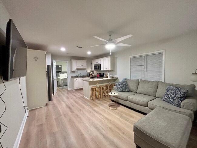 Foto del edificio - 139 Pine Grove Ave