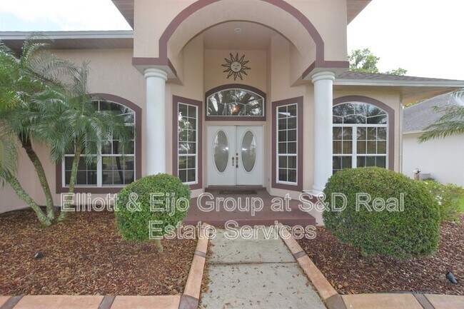 Foto del edificio - 6831 Hermitage Dr