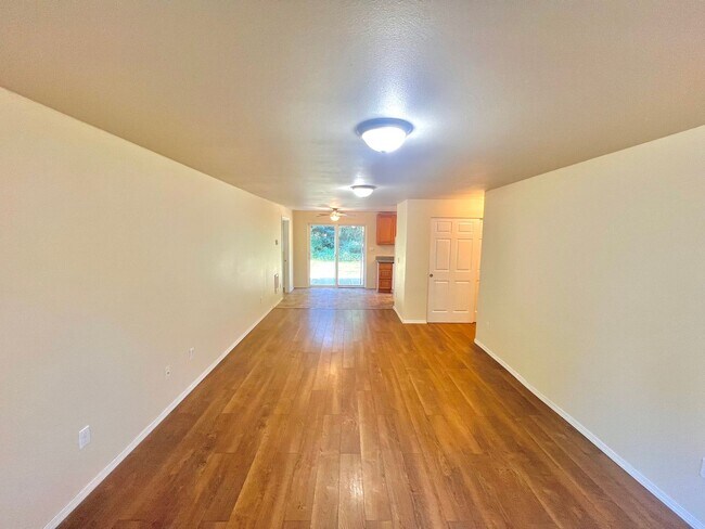 Foto del edificio - 833 Steele St NE
