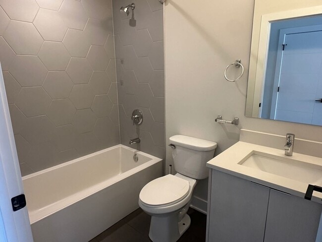 Building Photo - 35 S Hoyne Ave