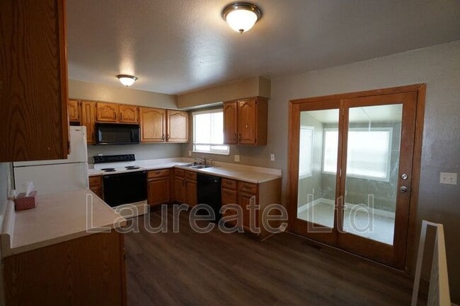 Building Photo - 2484 S Laredo St