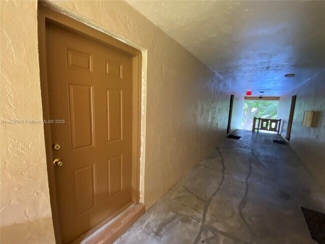 Foto del edificio - 2607 NW 39th Terrace