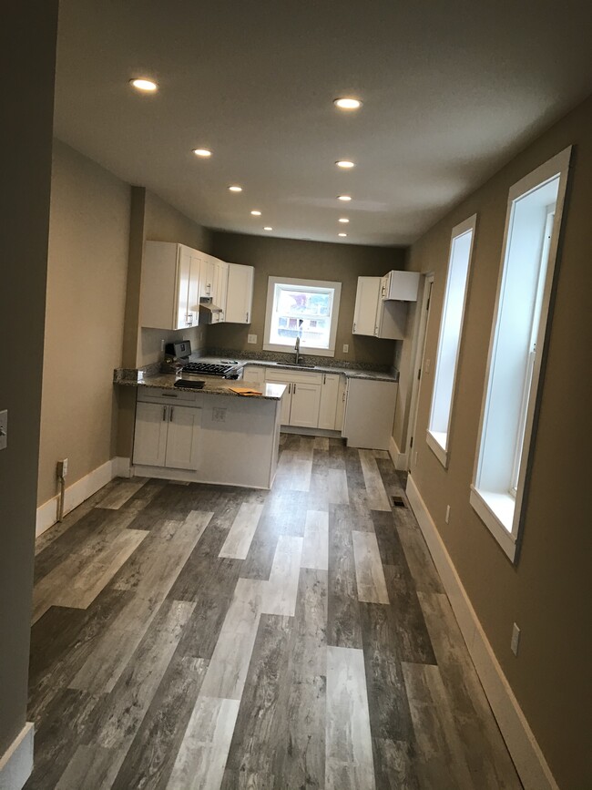 KITCHEN/DINING ROOM - 1021 Lititz Ave