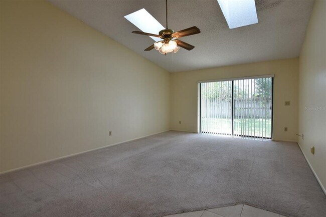 Foto del edificio - 1030 Alpug Ave