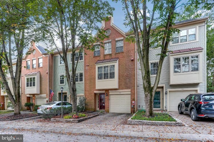 Foto principal - 7303 Eden Brook Dr