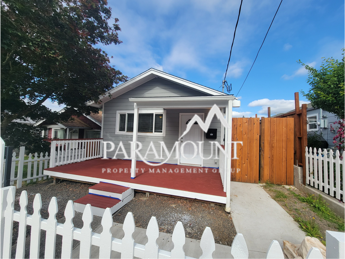 Primary Photo - Downtown 1 Bedroom Upper Duplex!!!!!!!