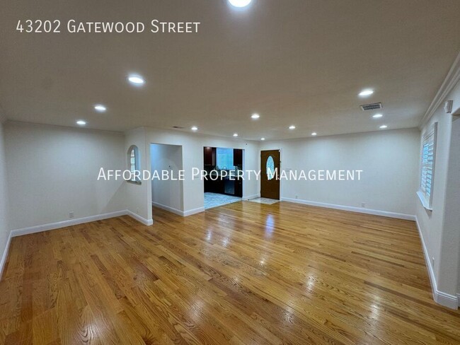 Foto del edificio - 43202 Gatewood St