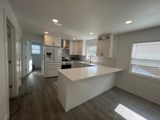 Foto del edificio - 8553 W Foster Ave