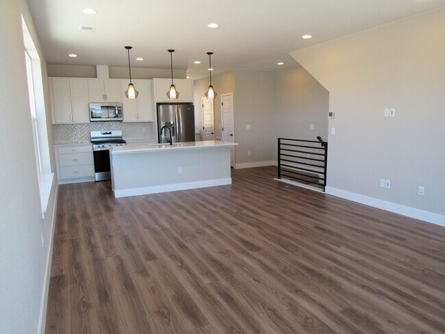 Building Photo - Modern Solar Powered Home in Broomfield