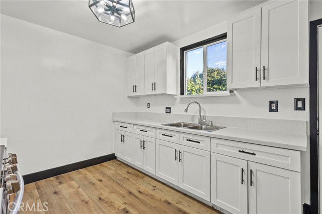 Foto del edificio - 12865 Norris Ave