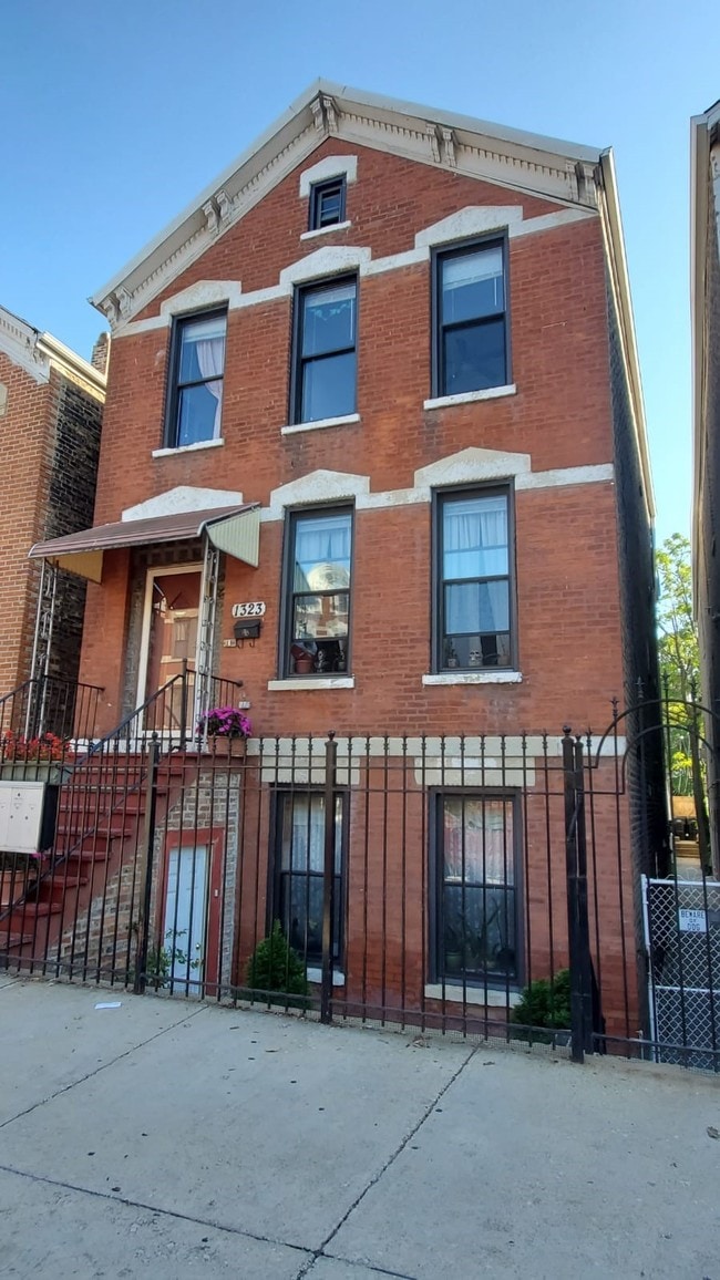Front of Building - 1323 W 19th St