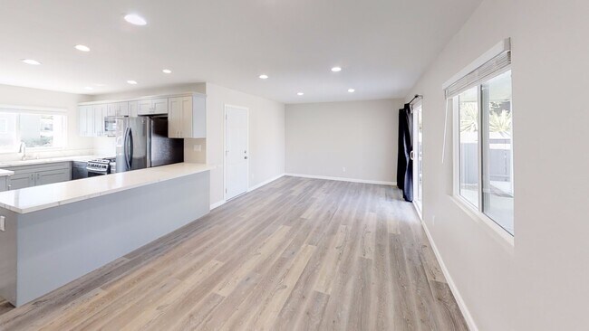 Foto del edificio - 5BD/2BA with Garage!