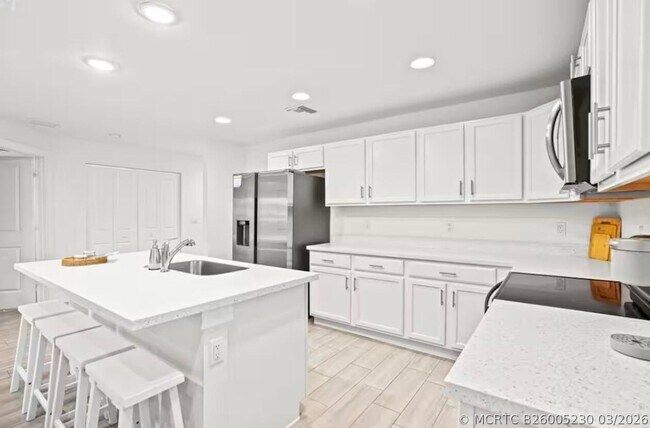Foto del edificio - 565 Lilac Ct