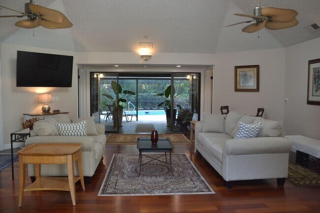 Foto del edificio - 1251 SW Carl Metz Ln