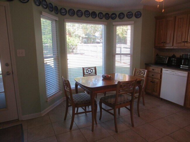 Building Photo - 1318 Maple Leaf Ct