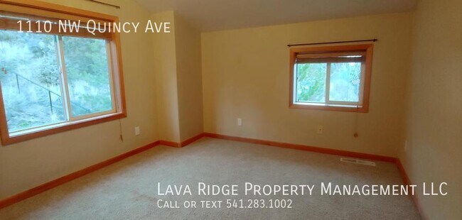 Building Photo - 1110 NW Quincy Ave