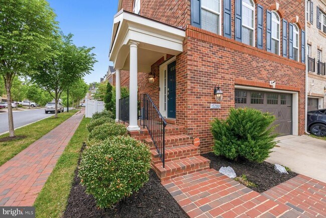 Foto del edificio - 15200 Richard Bowie Ln