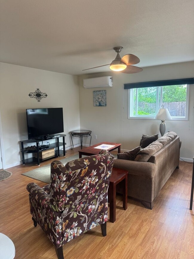Building Photo - Furnished 1 bedroom in South Redding