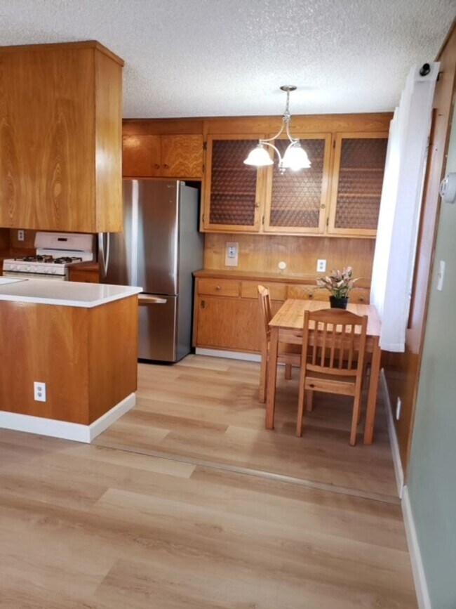 Building Photo - Pet-Friendly 1 BD | BA Duplex in Oakland