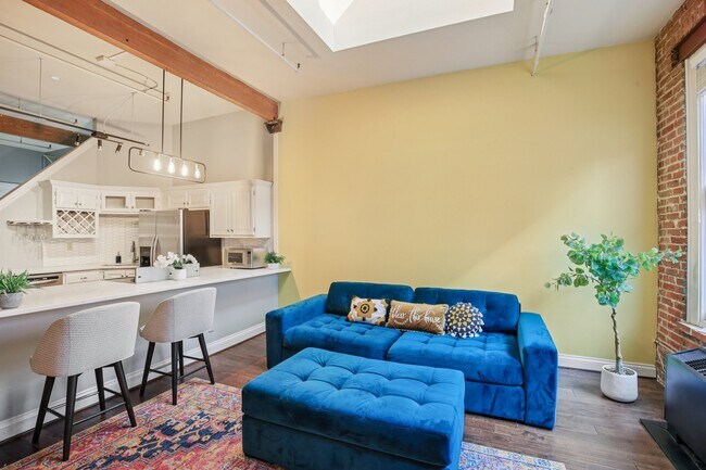 Foto del edificio - 308 W 8th St