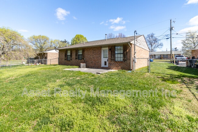 Building Photo - 6121 Bill Murray Ln