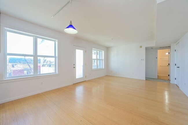 Building Photo - 1575 Zamia Ave
