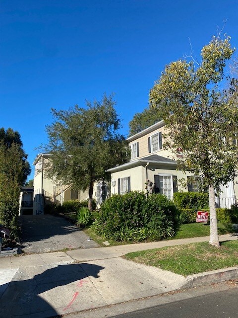 Front of Complex - 617 Midvale Ave