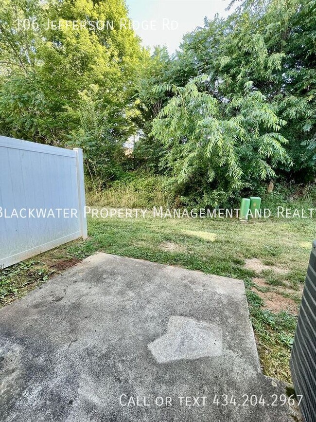 Foto del edificio - 106 Jefferson Ridge Rd