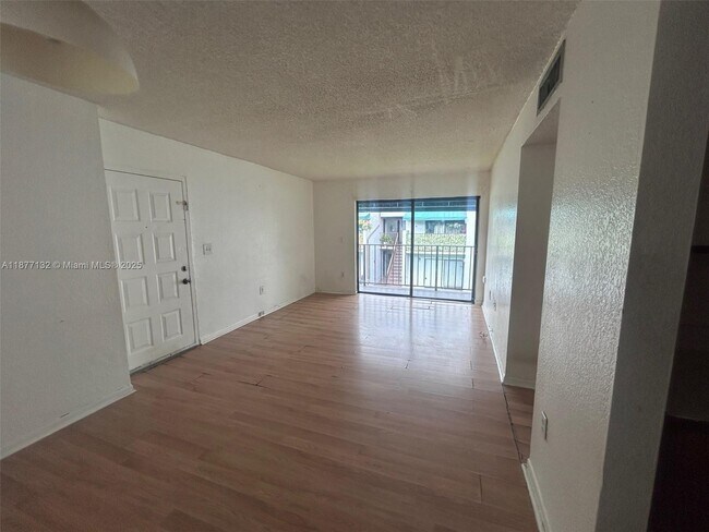 Foto del edificio - 7427 SW 152nd Ave