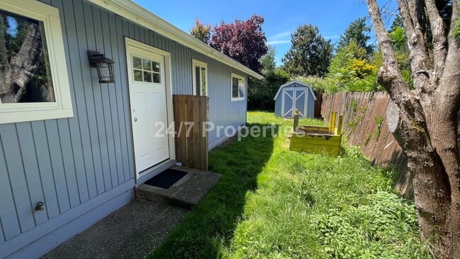 Building Photo - 3 BD | 1 BA Ranch Style Home - Oak Grove