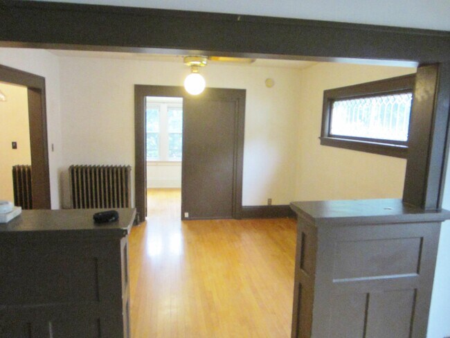 Building Photo - 917 27th Ave SE