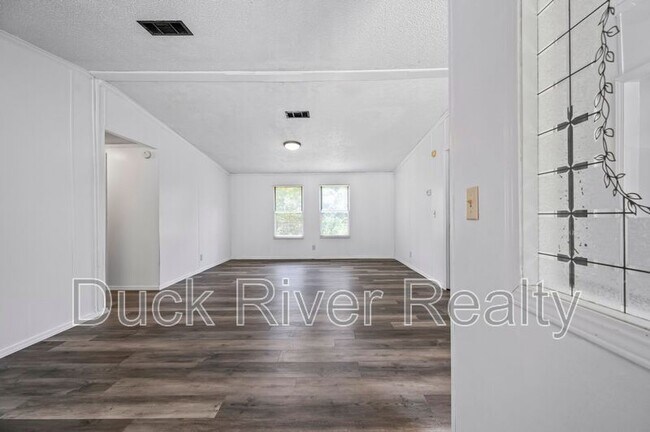 Building Photo - 513 Fairview Dr