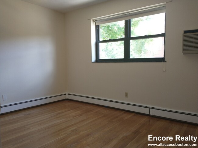 Building Photo - 264 Grove St