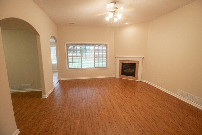 Foto del edificio - 7002 Madison Creek Dr