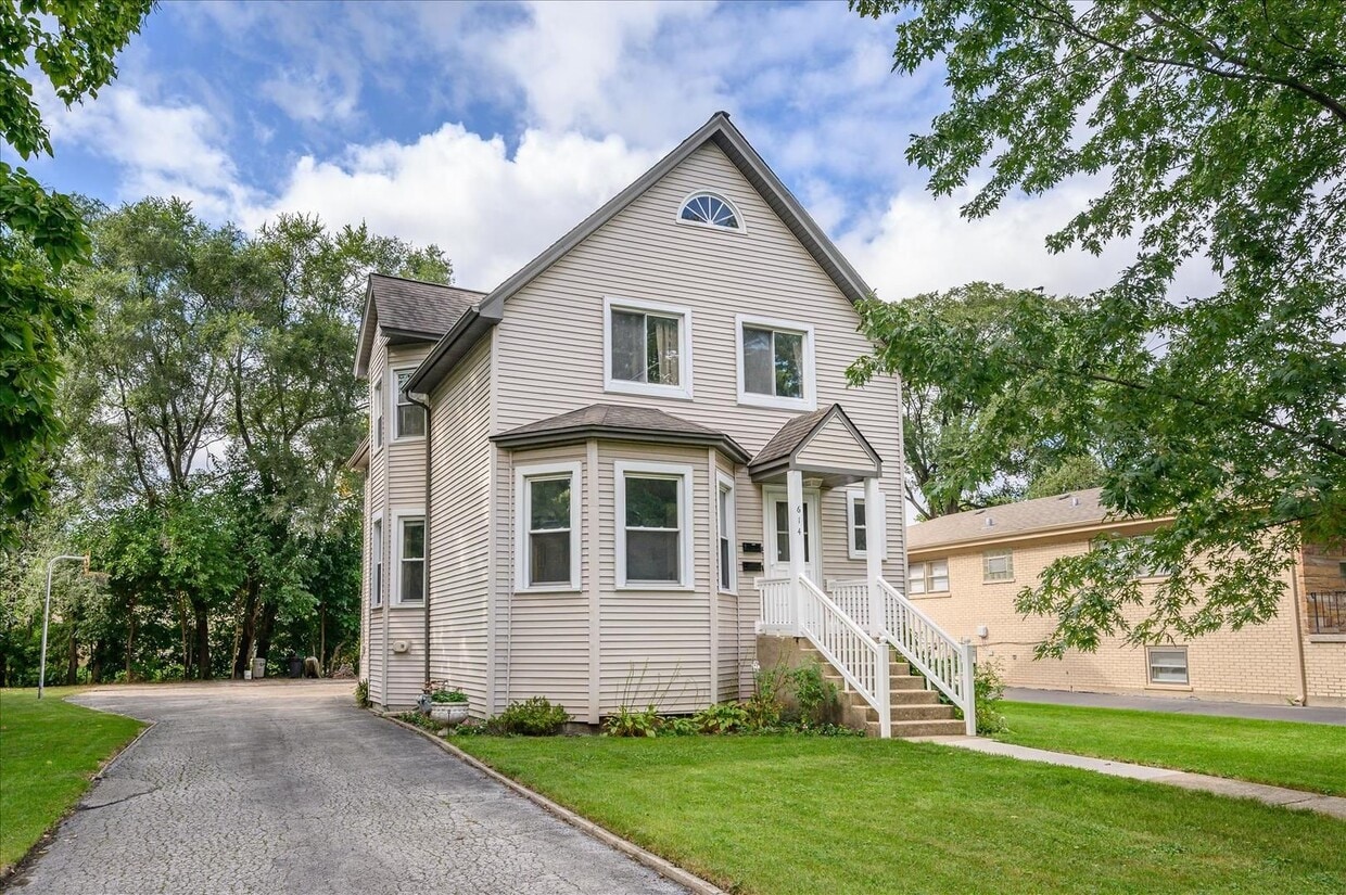 Primary Photo - 614 Euclid Ave