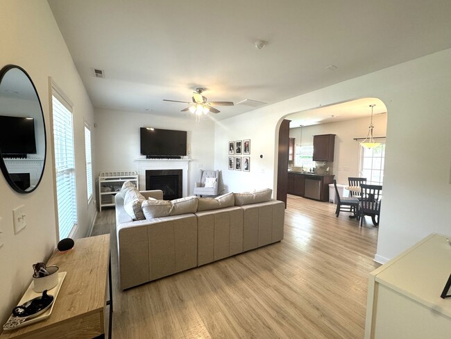 Foto del edificio - Beautiful home! Minutes to Surf City!