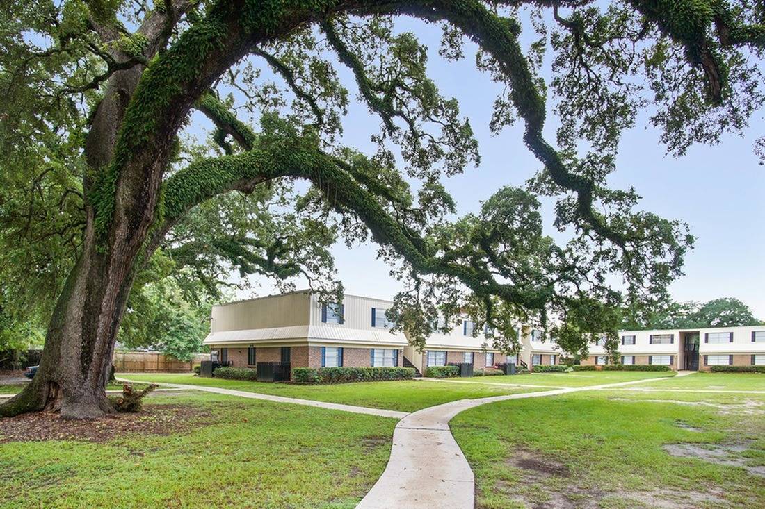 Foto principal - Bay Oaks Apartments
