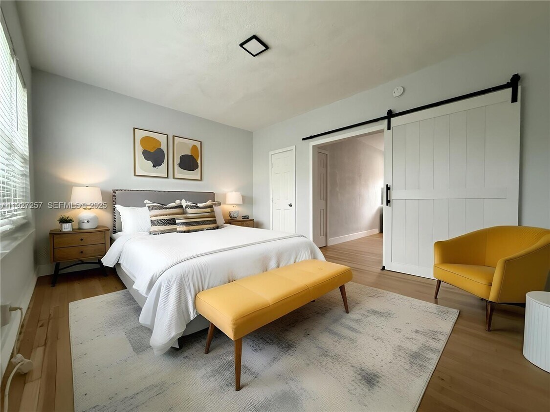 Foto principal - 315 W 28th St