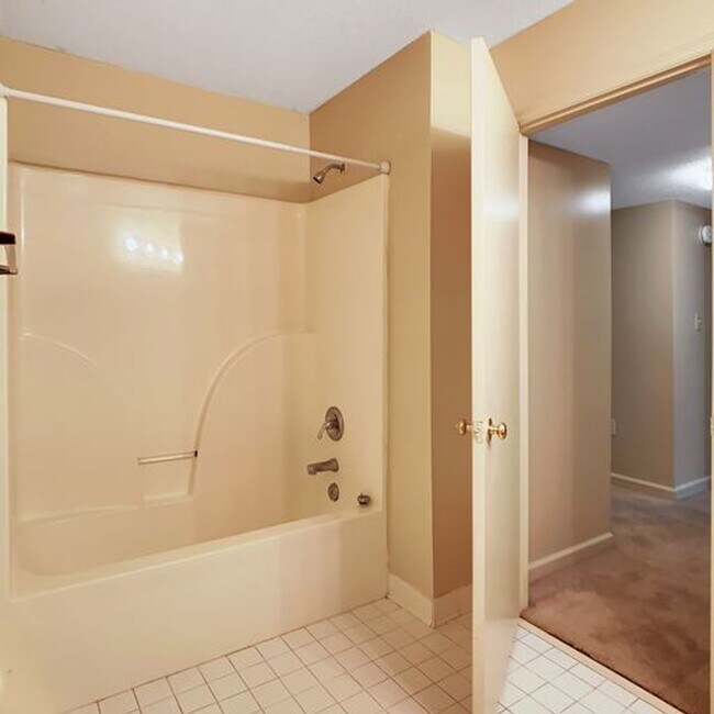 Foto del edificio - Emory Woods 2 Bed 2 Bath Apartment! Available April 1st!