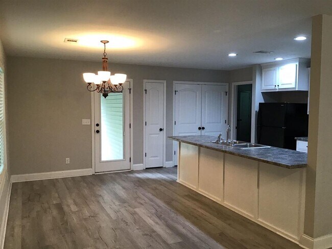 Building Photo - 703 Tallulah Trl
